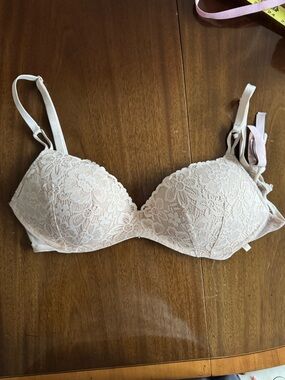 Victoria's Secret Lace Push-Up Bra in Light Nude